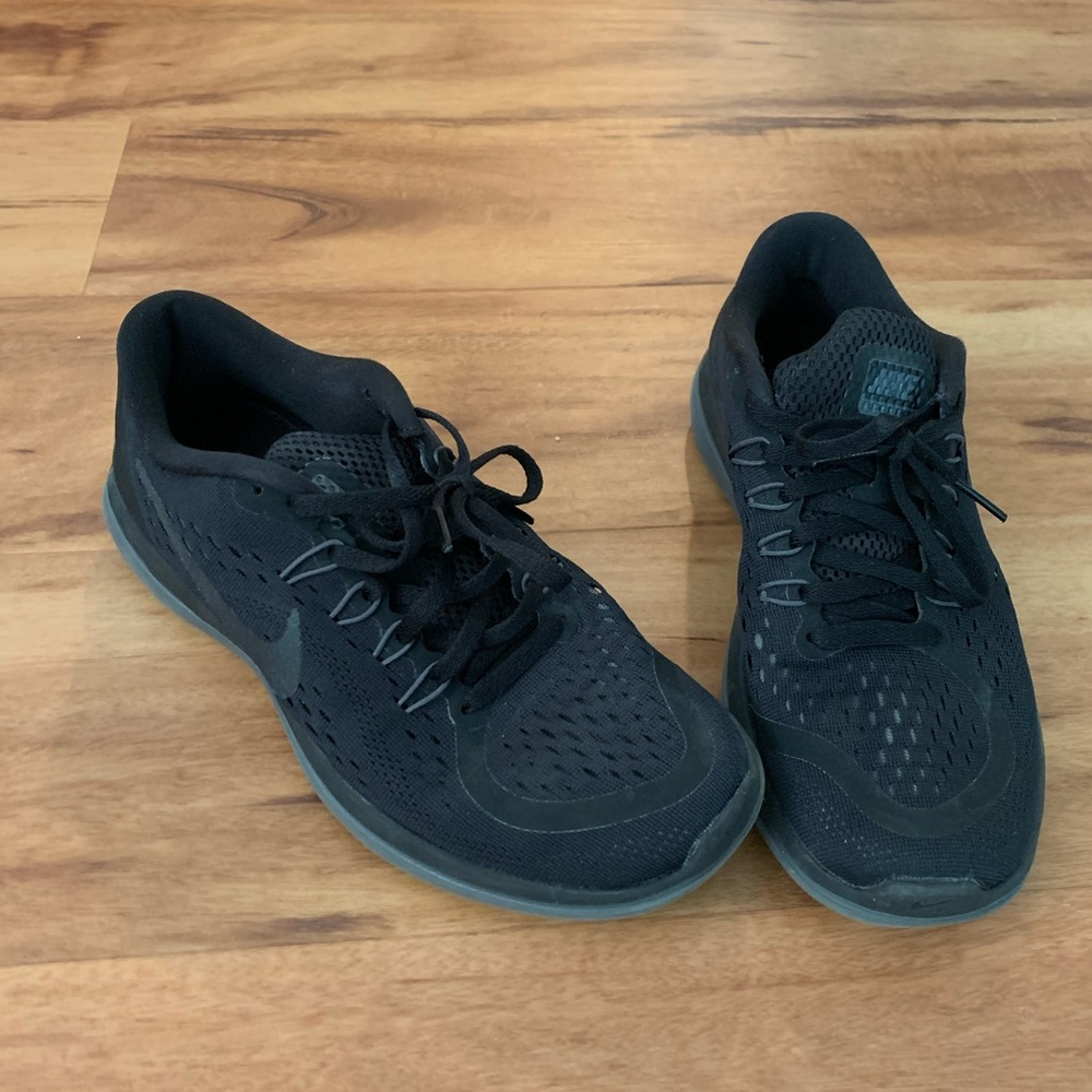 GUC Black Nike Flex Run Size 7